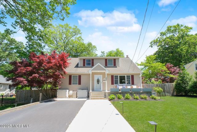 209 Woodcrest Road, Oakhurst, NJ 07755