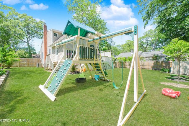 209 Woodcrest Road, Oakhurst, NJ 07755