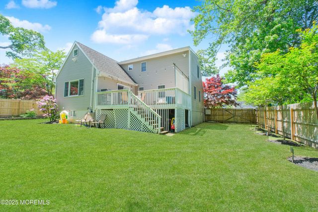 209 Woodcrest Road, Oakhurst, NJ 07755