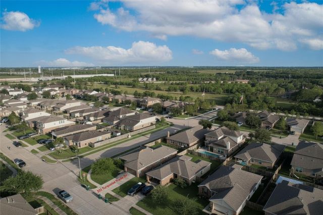 301 Turquoise Trade Drive, La Marque, TX 77568