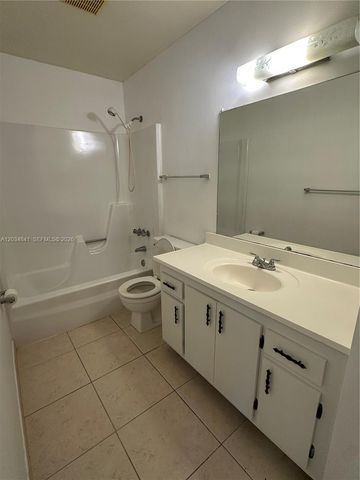 3490 La Jardin Ct B-2, Green Acres, FL 33463
