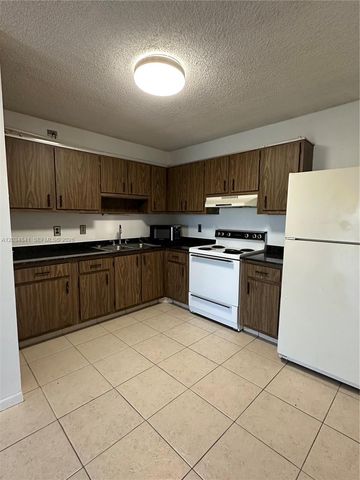 3490 La Jardin Ct B-2, Green Acres, FL 33463