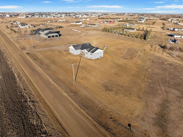 1605 30TH AVE NE, Minot, ND 58703