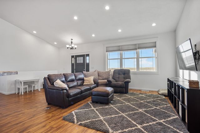 1605 30TH AVE NE, Minot, ND 58703