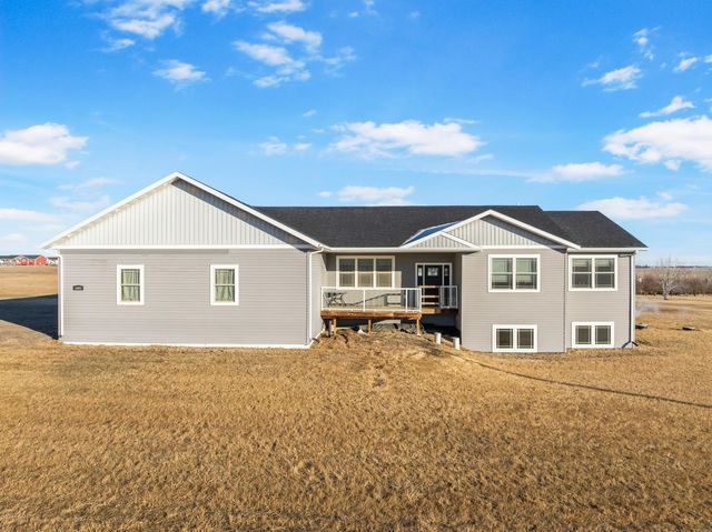 1605 30TH AVE NE, Minot, ND 58703