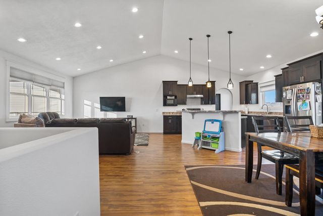 1605 30TH AVE NE, Minot, ND 58703