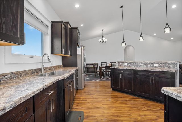 1605 30TH AVE NE, Minot, ND 58703