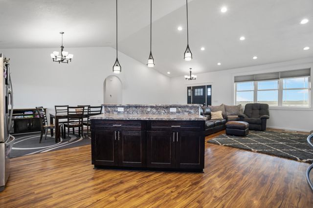 1605 30TH AVE NE, Minot, ND 58703