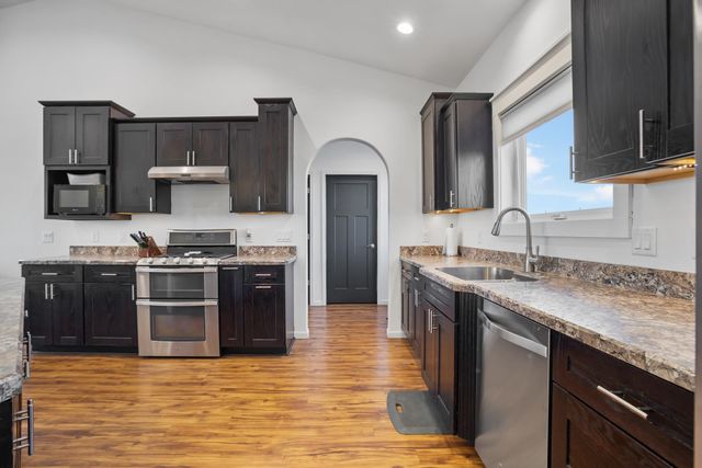 1605 30TH AVE NE, Minot, ND 58703