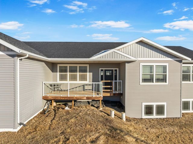 1605 30TH AVE NE, Minot, ND 58703