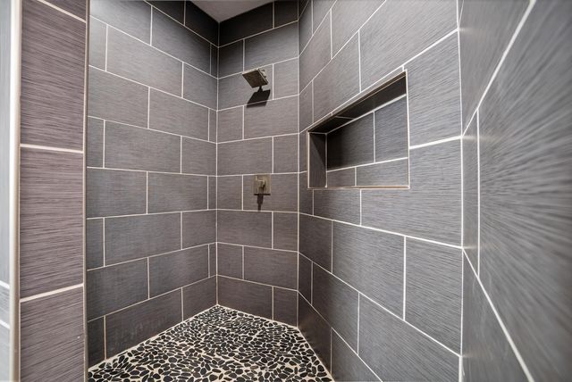 1605 30TH AVE NE, Minot, ND 58703