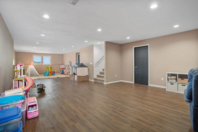 1605 30TH AVE NE, Minot, ND 58703