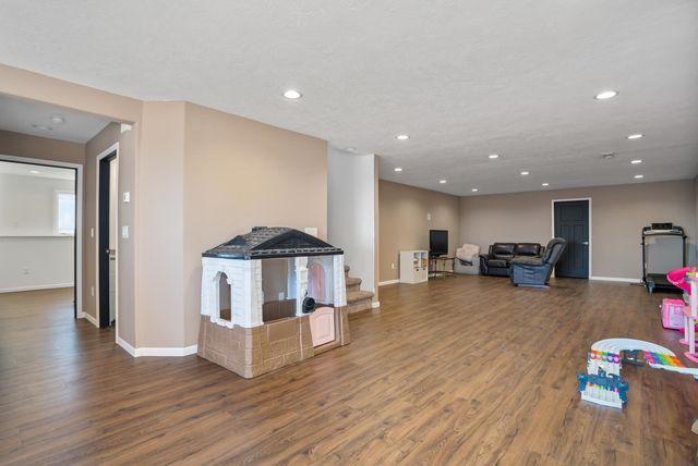 1605 30TH AVE NE, Minot, ND 58703