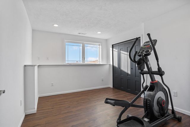 1605 30TH AVE NE, Minot, ND 58703