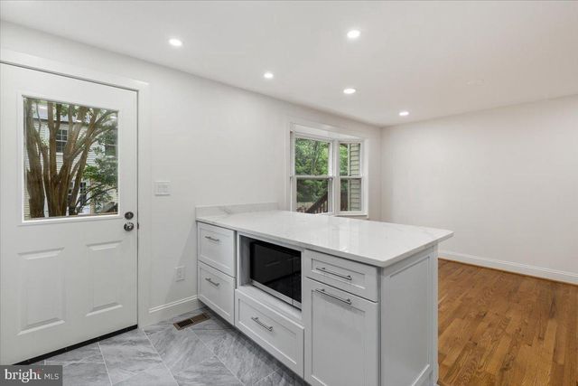 285 GUNDRY DR, Falls Church, VA 22046