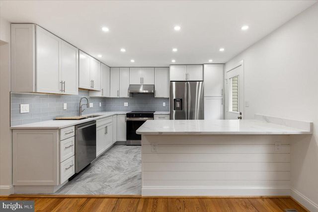 285 GUNDRY DR, Falls Church, VA 22046