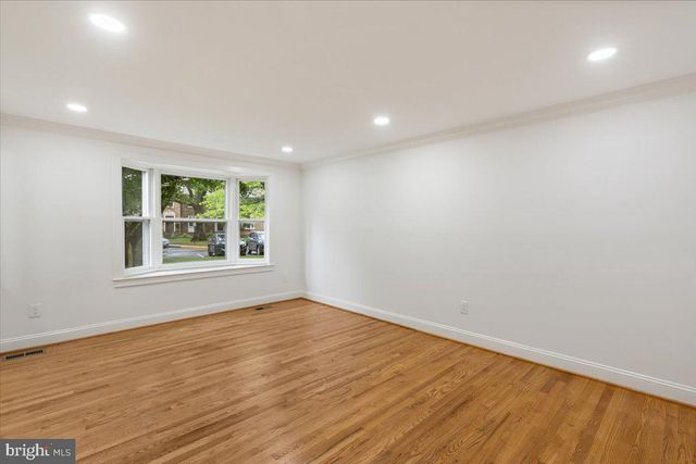 285 GUNDRY DR, Falls Church, VA 22046