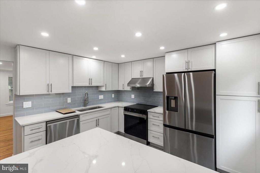 285 GUNDRY DR, Falls Church, VA 22046