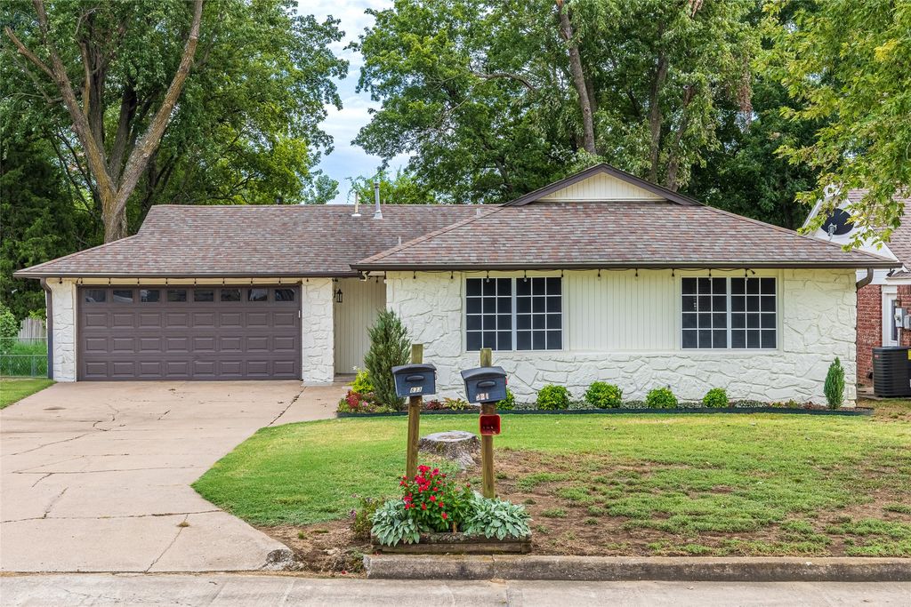833 W 23rd Street N, Claremore, OK 74017