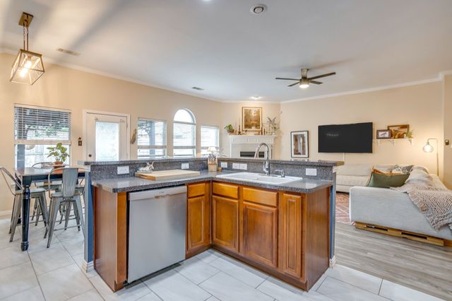 2408 Buffalo Run, Burleson, TX 76028