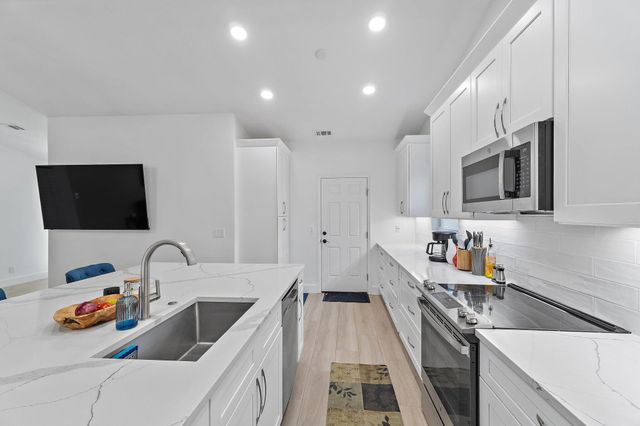 162 Greentree Circle, Jupiter, FL 33458