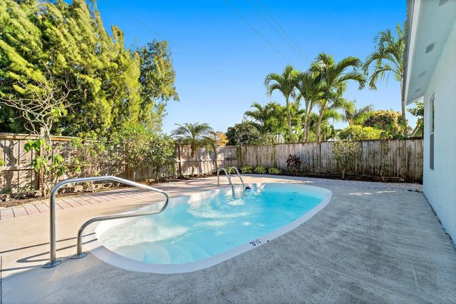 162 Greentree Circle, Jupiter, FL 33458