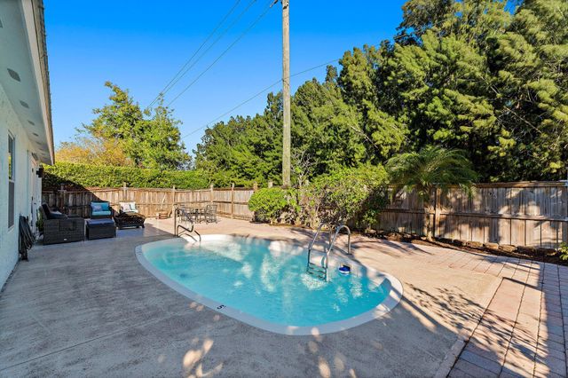 162 Greentree Circle, Jupiter, FL 33458