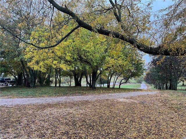 14976 150th Street, Bonner Springs, KS 66012