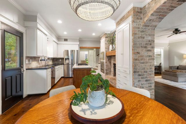 6 Robin Springs Place, The Woodlands, TX 77381