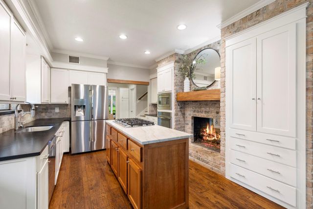 6 Robin Springs Place, The Woodlands, TX 77381