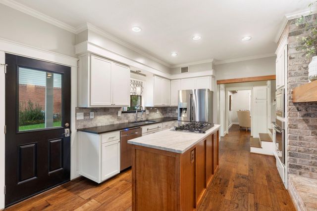 6 Robin Springs Place, The Woodlands, TX 77381