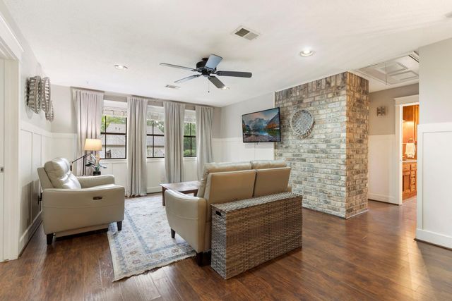 6 Robin Springs Place, The Woodlands, TX 77381