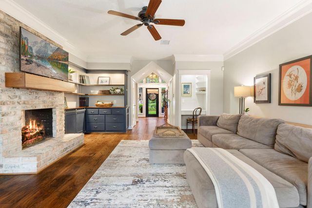 6 Robin Springs Place, The Woodlands, TX 77381