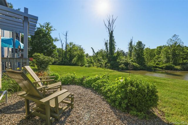 37 Pond Drive E, Rhinebeck, NY 12572