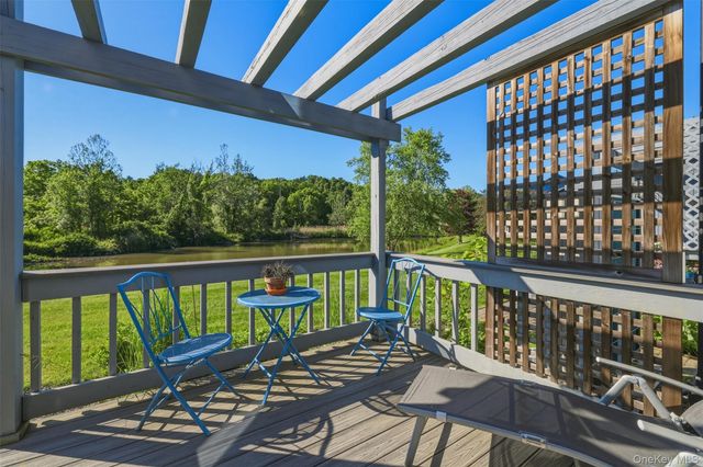 37 Pond Drive E, Rhinebeck, NY 12572