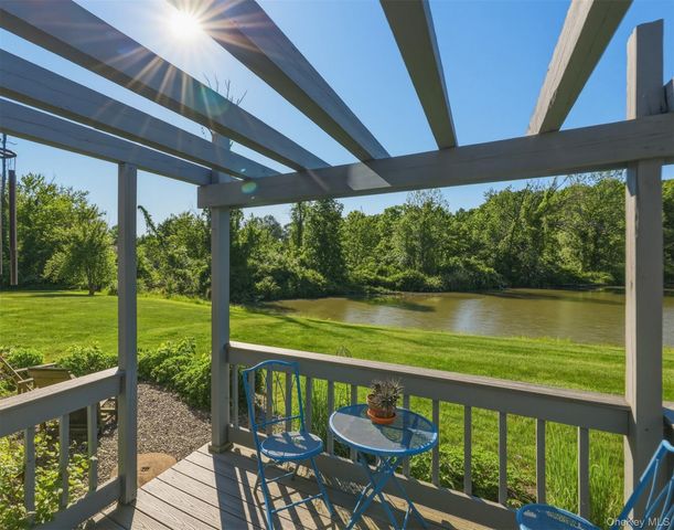 37 Pond Drive E, Rhinebeck, NY 12572