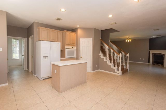 3023 Hidden Mist Court, Pearland, TX 77584