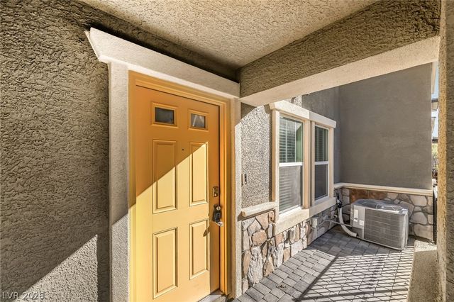 349 Summer Sparrow Avenue, Henderson, NV 89011