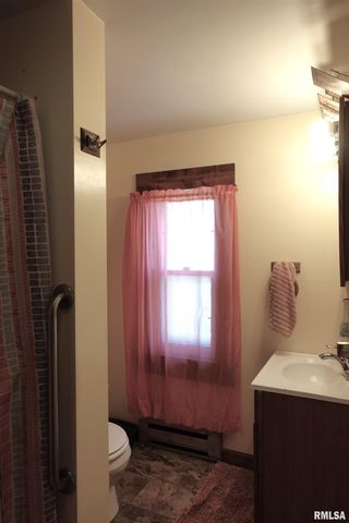 380 MAPLE Avenue, Galesburg, IL 61401