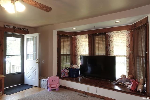 380 MAPLE Avenue, Galesburg, IL 61401