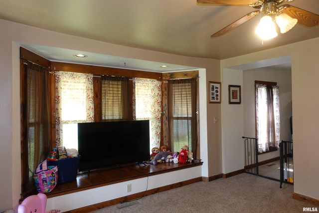 380 MAPLE Avenue, Galesburg, IL 61401