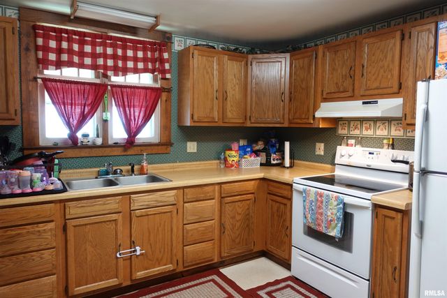 380 MAPLE Avenue, Galesburg, IL 61401