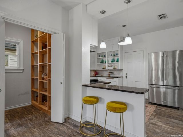 2022 W Craig Place, San Antonio, TX 78201