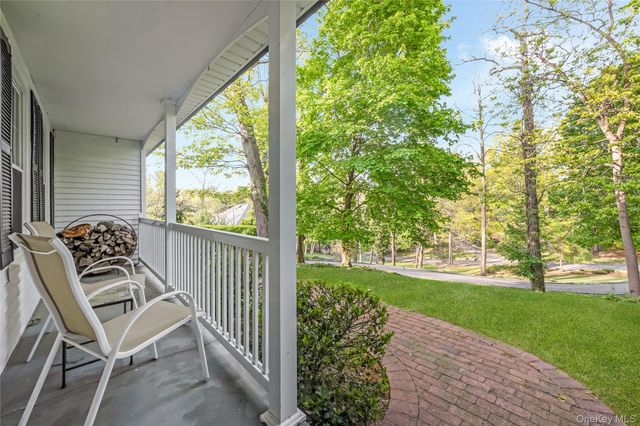 6 Green Knoll Court, Northport, NY 11768
