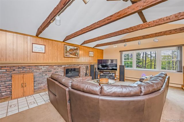 6 Green Knoll Court, Northport, NY 11768
