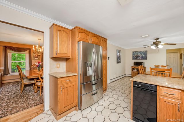 6 Green Knoll Court, Northport, NY 11768