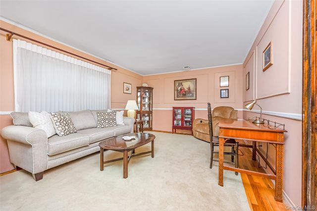 6 Green Knoll Court, Northport, NY 11768