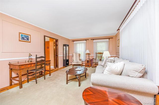 6 Green Knoll Court, Northport, NY 11768