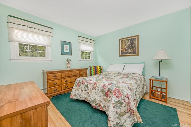 6 Green Knoll Court, Northport, NY 11768
