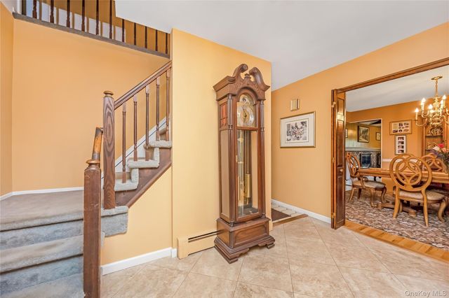 6 Green Knoll Court, Northport, NY 11768